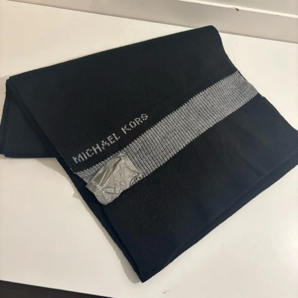 Michael Kors Scarf in Black and Gray Unisex